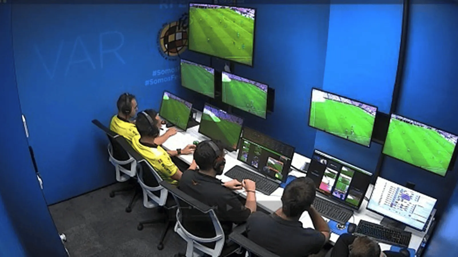 j9-前裁判：VAR怕出错不敢介入，球员察觉后场上什么都可能发生